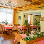 Heilquelle-leukerbad-therme Hotell Leukerbad