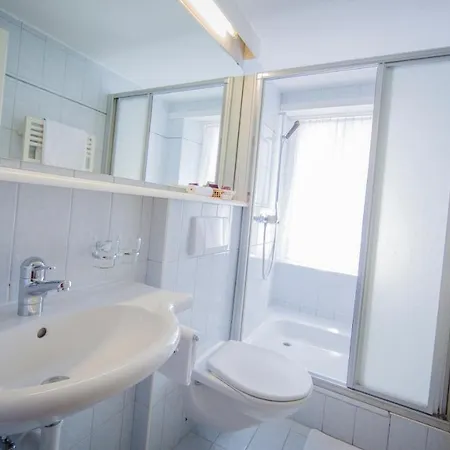 מלון Heilquelle-leukerbad-therme 3*