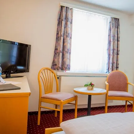 Hotel Heilquelle 3*